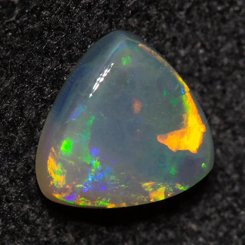 0.41 ct dark opal 5.4x5.1x2.2mm
