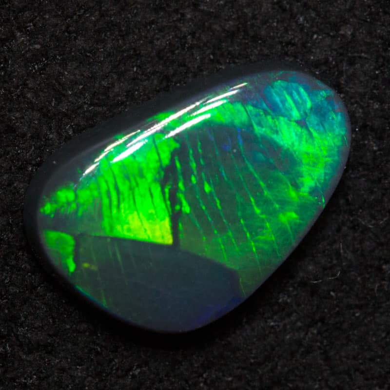 0.67 ct back opal 8.2x5.4x2.2mm