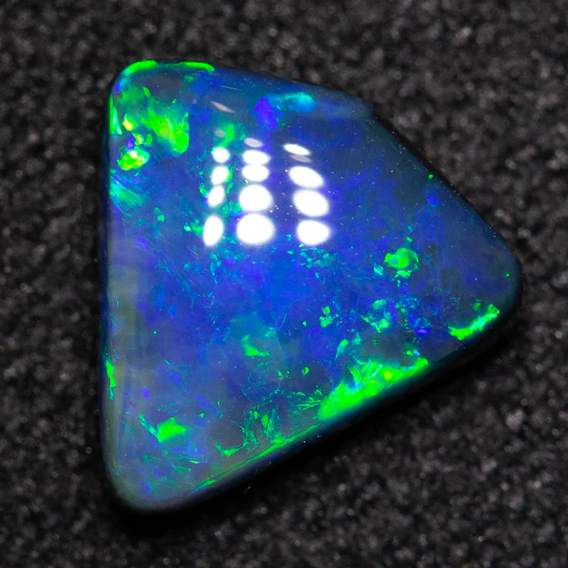0.82 ct black opal 7.5x7.3x2.9mm