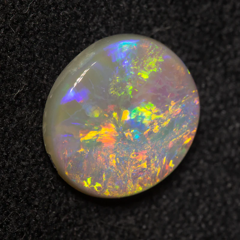 1.54 ct white opal 9.5x8.5x3mm