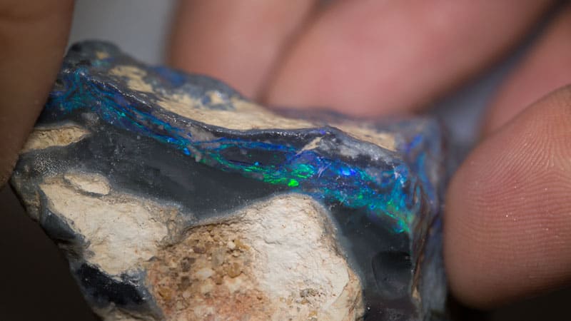 550 ct rough opal piece 61mm across - Image 2