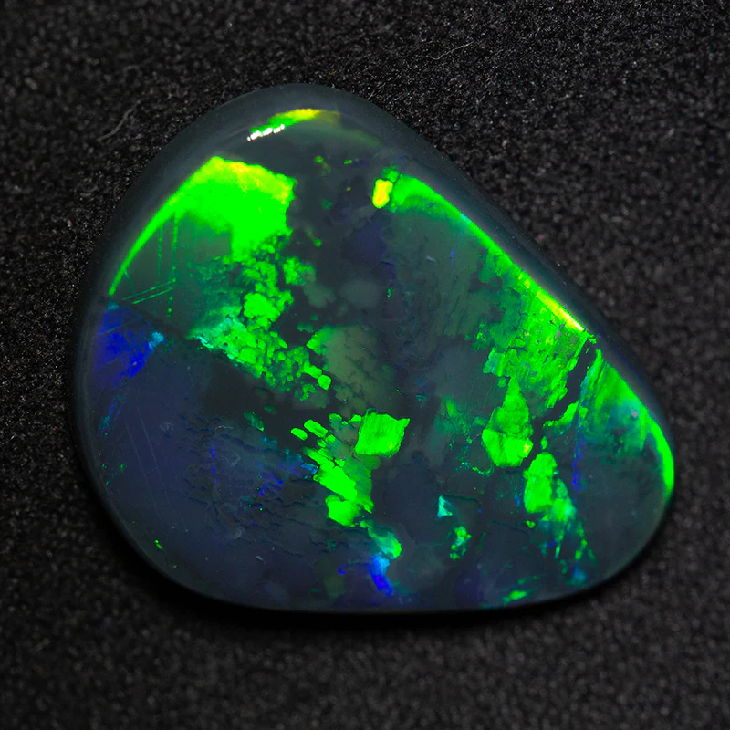 9.31 ct black opal 22.2x16.8x3.6mm