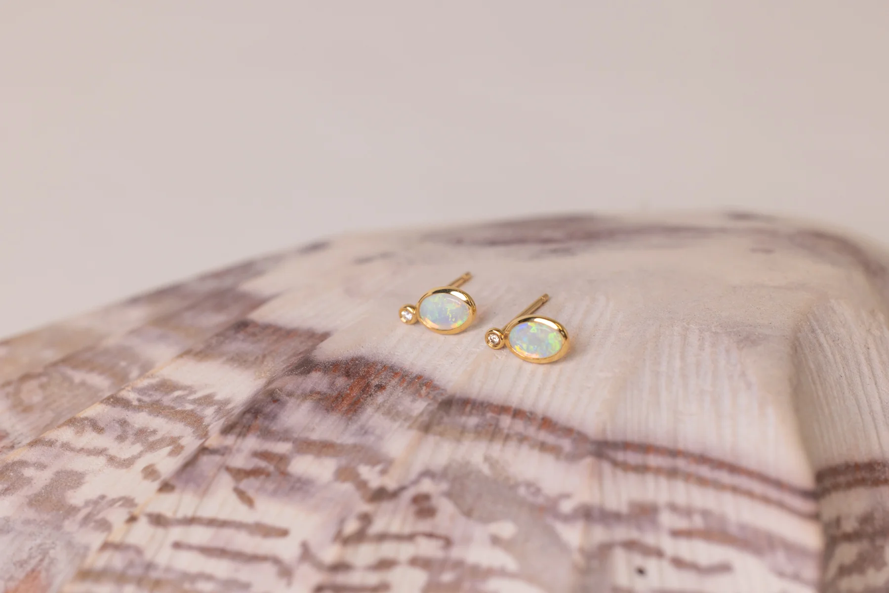 Brae — 18kt Yellow Gold 0.40 ct Crystal Opal Diamond Stud Earrings - Image 3