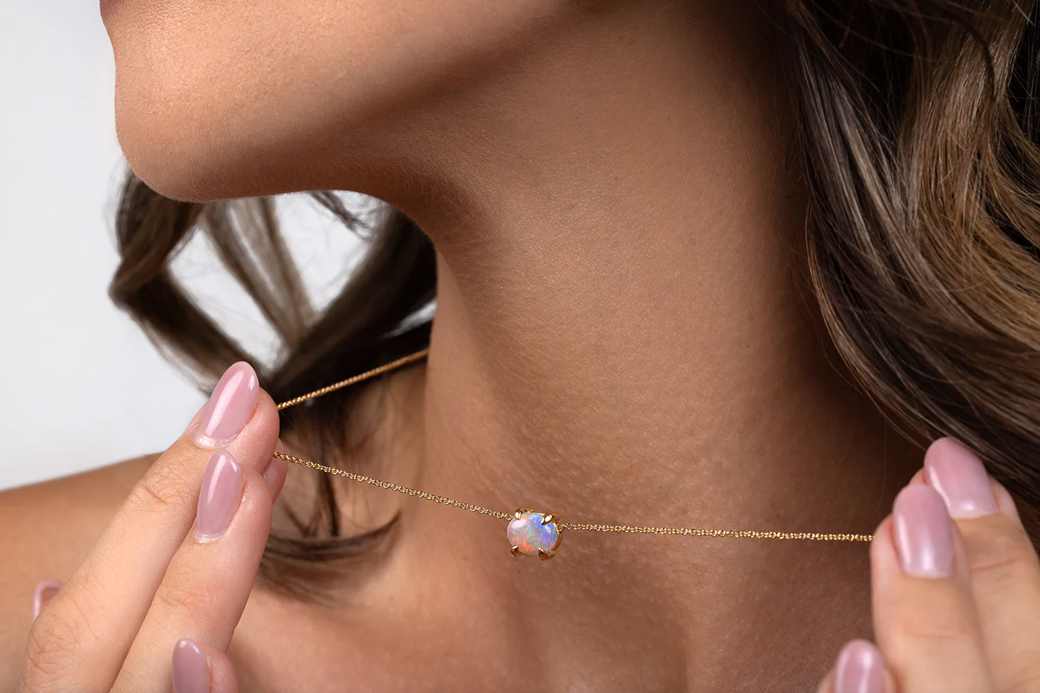 Ruthie — 18kt Yellow Gold 1.26 ct White Opal Necklace - Image 2